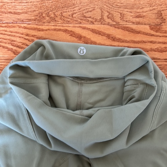 Lululemon align shorts. Size 4 - Picture 2 of 5